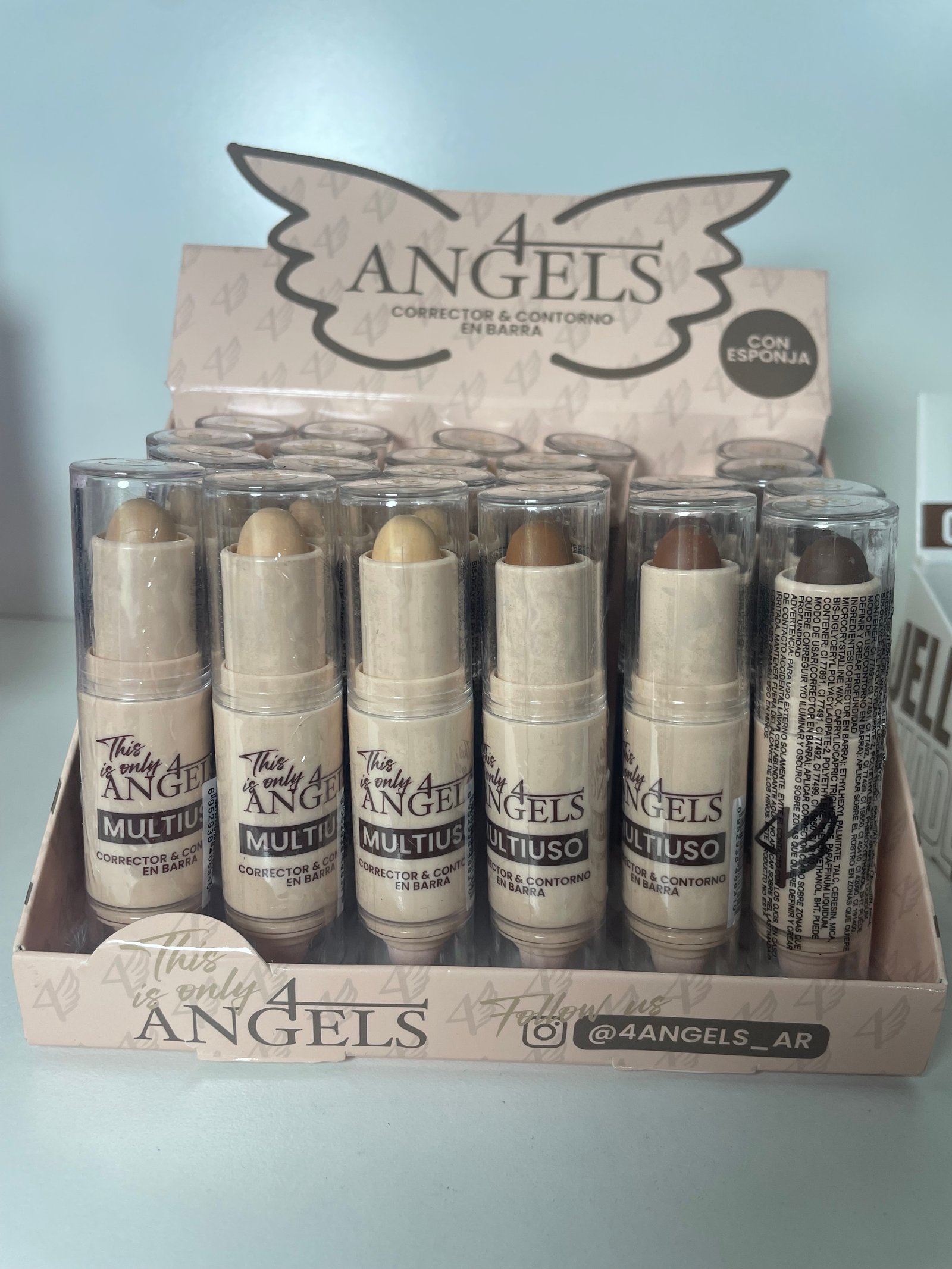 Corrector y contorno con esponja 4 Angels